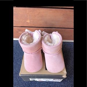 SOLD ON MERC *~Final price drop~*NIB UGG Jesse Bow Infant Boots